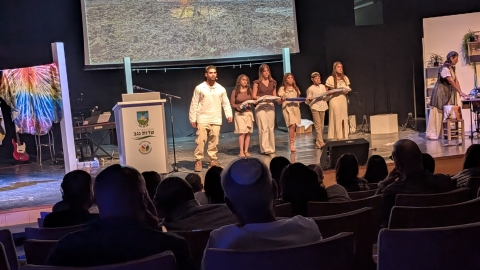 ״זרח בחושך אור״